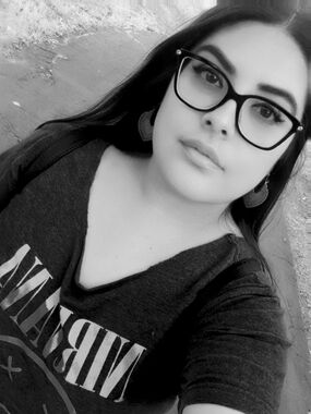 Meet your Posher, Yesenia